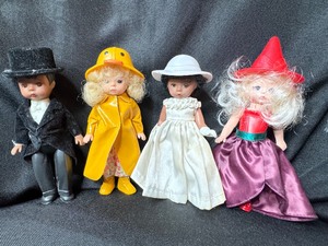 lot 86 image: LOT OF MADAME ALEXANDER HAPPY MEAL DOLLS