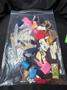 lot 90 image: LOT OF BARBIE CLOTHING AND ACCESSORIES