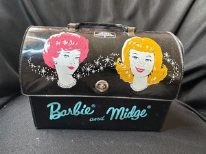 lot 100 image: VINTAGE BARBIE AND MIDGE LUNCHBOX WITH THERMOS 1965