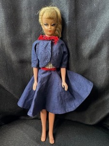 lot 105 image: VINTAGE PONYTAIL BARBIE WITH OUTFIT