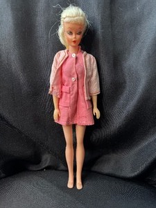 lot 108 image: VINTAGE UNEEDA WENDY PONYTAIL FASHION DOLL PLATINUM BLONDE