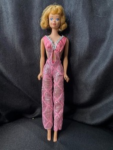 lot 126 image: VINTAGE MIDGE BARBIE WITH OUTFIT