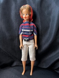lot 136 image: VINTAGE TAMMY DOLL WITH OUTFIT