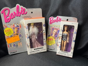 lot 146 image: LOT OF TWO BARBIE FIGURE KEYCHAINS IN PACKAGE