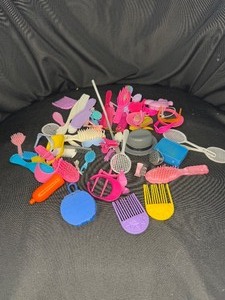lot 152 image: LOT OF DOLL ACCESSORIES