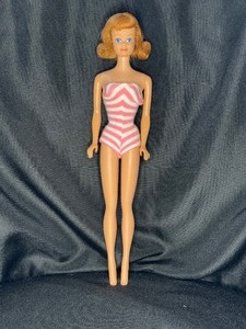lot 161 image: VINTAGE MIDGE BARBIE WITH SWIMSUIT