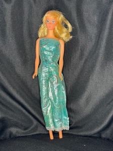 lot 164 image: VINTAGE 1966 TWIST N TURN BARBIE WITH BENDABLE LEGS