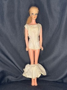 lot 168 image: VINTAGE PONYTAIL BARBIE WITH OUTFIT