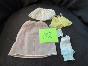 lot 192 image: LOT OF FIVE VINTAGE BARBIE CLOTHING ITEMS