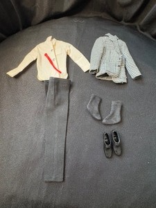 lot 194 image: VINTAGE KEN OUTFIT