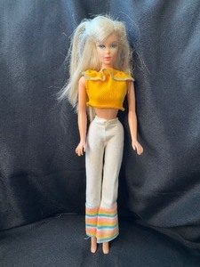 lot 202 image: 1966 TWIST N TURN BLONDE BARBIE WITH BENDABLE LEGS