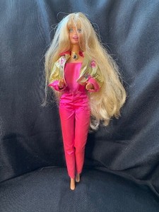 lot 203 image: 1996 BLONDE TALKING BARBIE