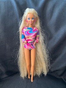 lot 205 image: 1966 LONG BLONDE HAIRED TWIST N TURN BARBIE WITH BENDABLE LEGS