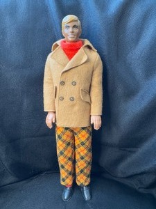 lot 206 image: VINTAGE KEN DOLL WITH BENDABLE LEGS AND OUTFIT