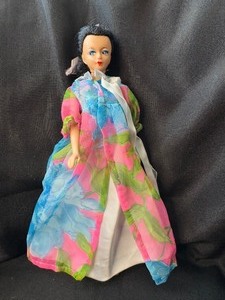 lot 215 image: VINTAGE BRUNETTE DOLL WITH BEAUTIFUL DRESS