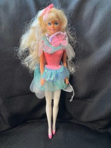 lot 216 image: 1994 TOOTH FAIRY BARBIE WITH OUTFIT
