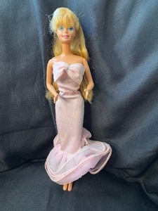 lot 217 image: 1987 PERFUME PRETTY BARBIE WITH OUTFIT