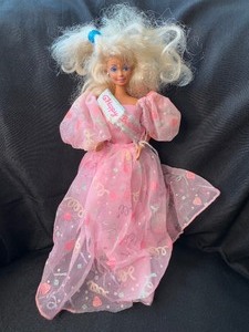 lot 218 image: 1990 HAPPY BIRTHDAY BARBIE WITH OUTFIT