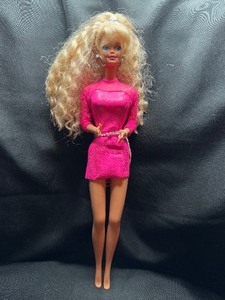 lot 234 image: 1992 EARRING MAGIC BARBIE WITH OUTFIT