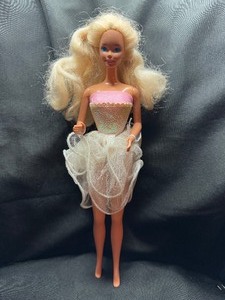 lot 232 image: 1989 DANCE MAGIC BARBIE WITH OUTFIT AND BENDABLE LEGS