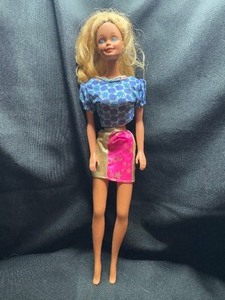 lot 242 image: 1966 TWIST N TURN BARBIE WITH OUTFIT AND BENDABLE LEGS