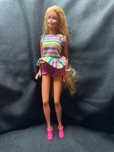 lot 246 image: 1985 TROPICAL BARBIE WITH OUTFIT AND BENDABLE LEGS