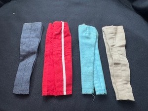 lot 267 image: MIXED LOT OF DOLL CLOTHING ITEMS
