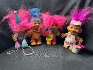 lot 273 image: LOT OF TROLL DOLLS