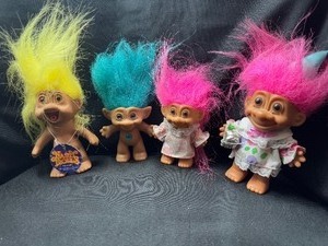 lot 274 image: LOT OF TROLL DOLLS