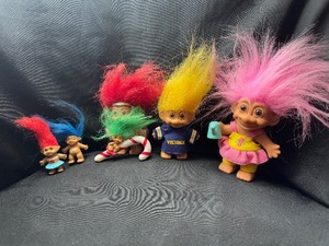 lot 272 image: LOT OF TROLL DOLLS