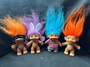 lot 275 image: LOT OF TROLL DOLLS