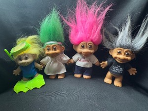 lot 277 image: LOT OF TROLL DOLLS