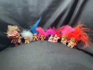 lot 279 image: LOT OF TROLL DOLLS