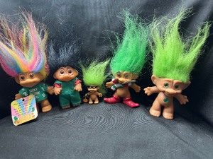 lot 280 image: LOT OF TROLL DOLLS