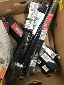 lot 6 image: ASSORTED MOWER BLADES