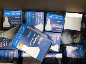 lot 51 image: HYVEE INDOOR FLOOD LIGHT BULBS