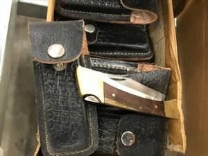 lot 87 image: 3 FOLD UP POCKET KNIFE WITH CASE