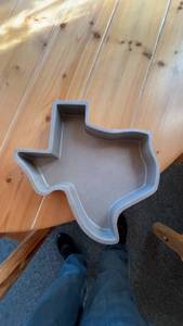 lot 11 image: Texas Shaped Cast Iron Serving Tray by Texas Metal Casting Co.