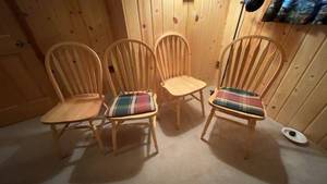 lot 14 image: Set of 4 Wooden Dining Chairs with Plaid Cushions