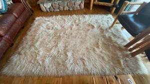 lot 47 image: Faux Fur Area Rug - Luxurious Soft Texture, Large Size