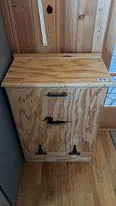 lot 79 image: Rustic Wooden Trash Bin with Lid and Duck Design
