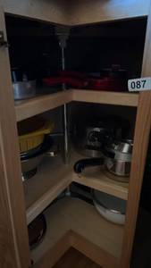 lot 87 image: Collection of Mixed Cookware and Kitchen Tools