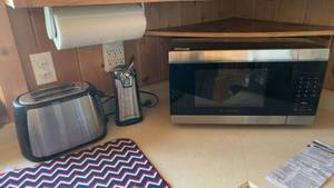 lot 89 image: Frigidaire 1100W Microwave with Stainless Steel Finish