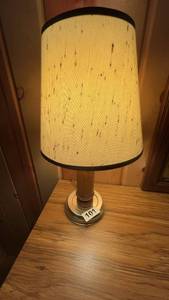 lot 101 image: Vintage Table Lamp with Textured Shade