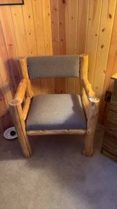 lot 104 image: Rustic Log Cabin Style Accent Chair with Gray Cushion