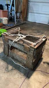 lot 194 image: Vintage Wooden Animal Trap with Metal Mesh