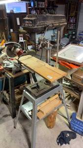 lot 203 image: Delta 12 Drill Press Model 11-990 with Wood Table