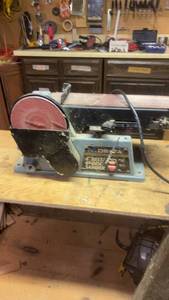 lot 219 image: Delta 4 Belt and 6 Disc Sander - Model 31-460