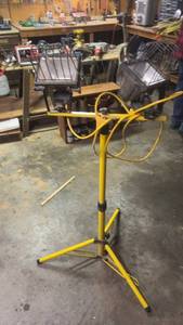 lot 244 image: Adjustable Dual-Head Halogen Work Light on Tripod Stand