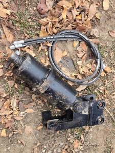 lot 16 image: New Hydraulic Auger Motor - No Bits Included
